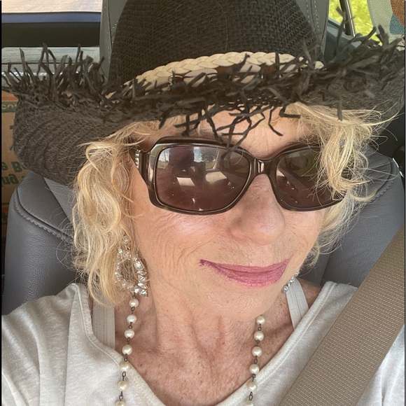 Meet your Posher, Sherry - Picture 12 of 17